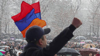 ארמניה ירבאן מפגינים נגד ראש הממשלה ניקול פשיניאן בקריא ש יתפטר בגלל מלחמה נגורנו קרבאך