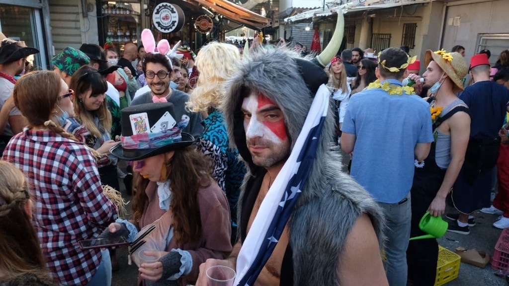 התקהלויות ומסיבה המונית של פורים בשוק הכרמל בתל אביב