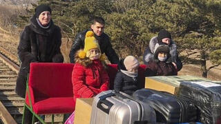 דיפלומטים רוסים חצו את הגבול מצפון קוריאה לרוסיה בעגלה בגלל הגבלות קורונה