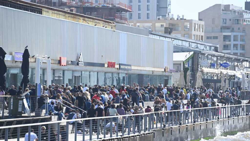 התקהלות וחגיגת פורים בנמל תל אביב