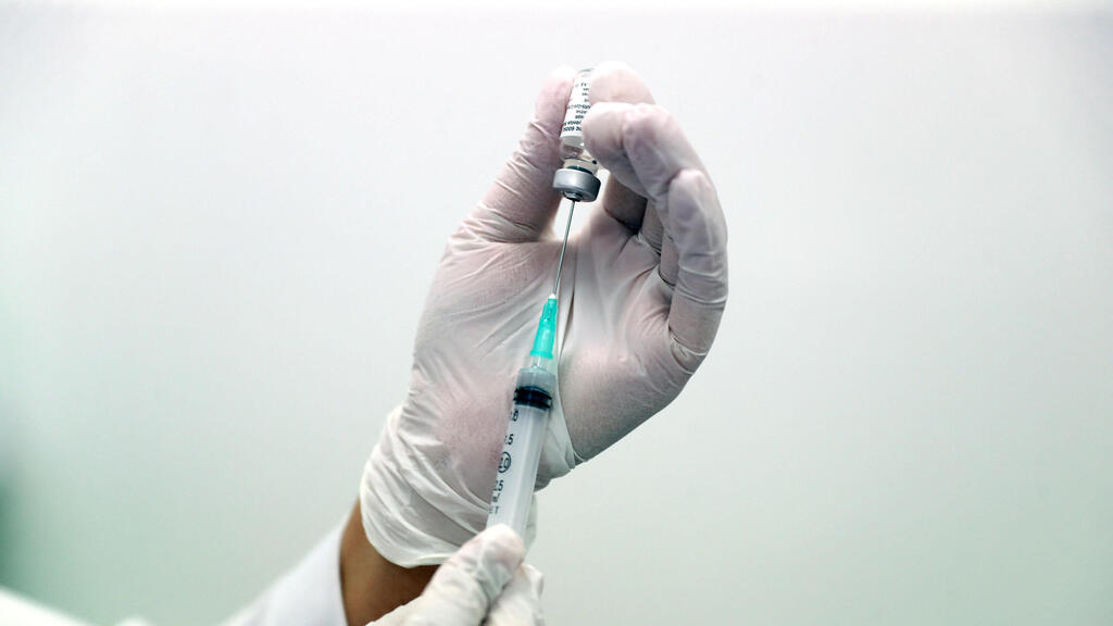 חיסון נגד קורונה עם המנות של סינובאק ב אנקרה טורקיה