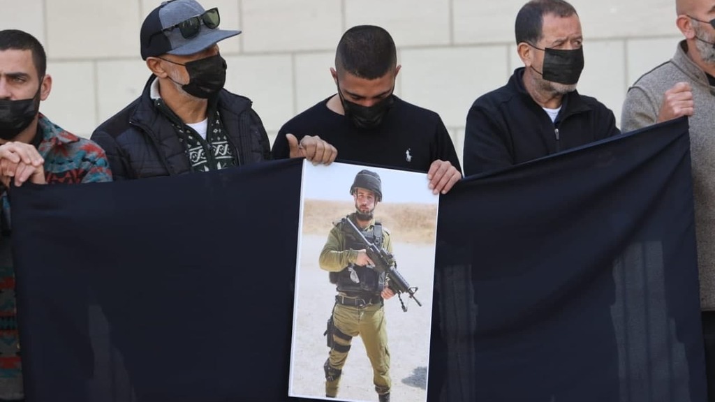 הפגנה מחוץ לבית משפט השלום חיפה בזמן הארכת מעצרו של אפיק טויבי
