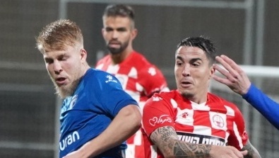 הופמייסטר וז'וזואה במאבק