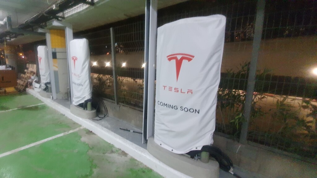  Зарядные станции Tesla 