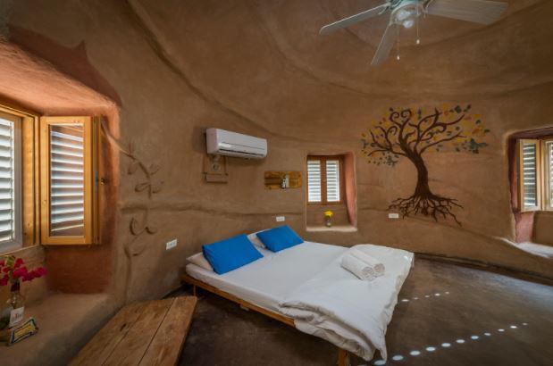 Mud hut accommodation on Kibbutz Lotan 