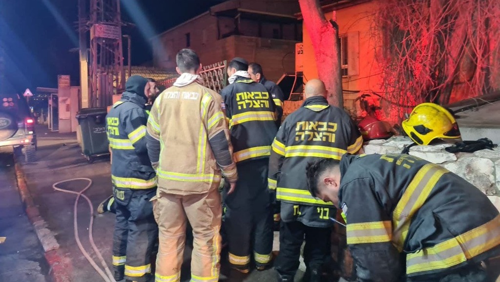 צוותי הכבאות בזירה
