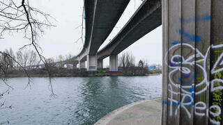 נהר הסן זירת רצח של בת 14 בפרברי פריז