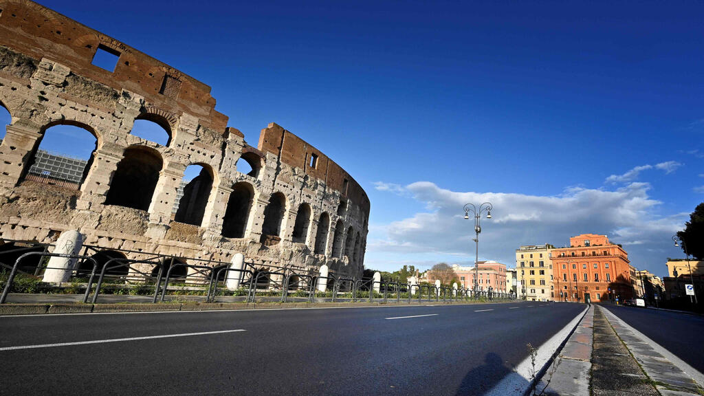    Пустые улицы в Риме 