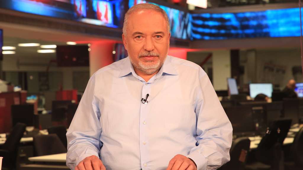 Авигдор Либерман (Фото: Лиан Пройс) אביגדור ליברמן באולפן ynet