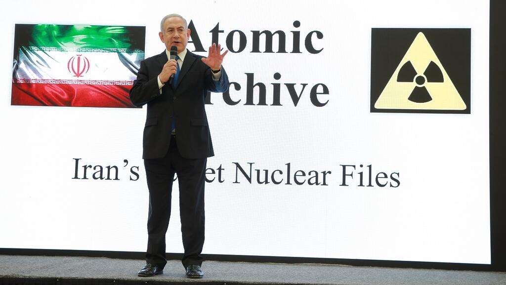 Netanyahu giving a presentation on Iran's nuclear program (Photo: Orel Cohen) בנימין נתניהו