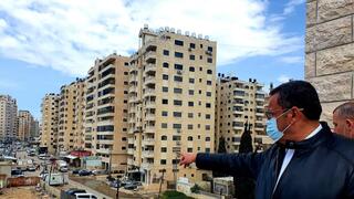 תושבי מזרח ירושלים שרפו שלט שהודיע על הקמת מרכז ספורט חדש בשכונתם