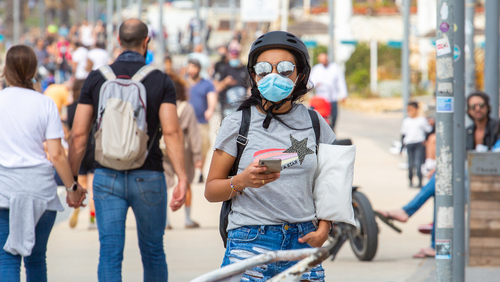 Израиль выходит из карантина (Фото: Alex Eidelman, shutterstock) Израиль коронавирус