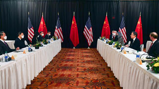 הפגישה בין נציגי ארה"ב לסין באלסקה