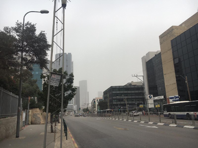 A hot and hazy Tel Aviv at noon on Election Day  