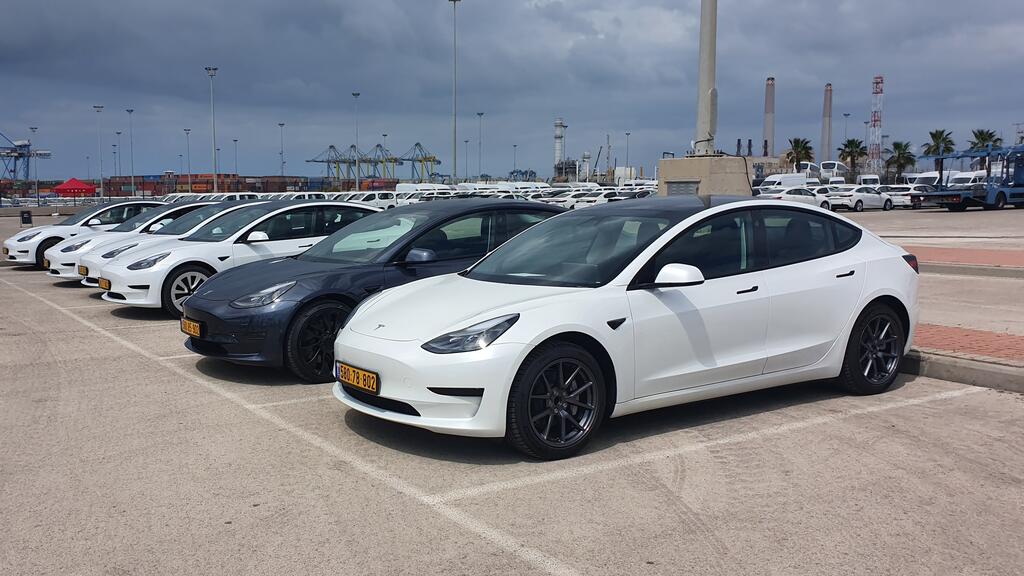  Новые машины Tesla в порту Ашдода 