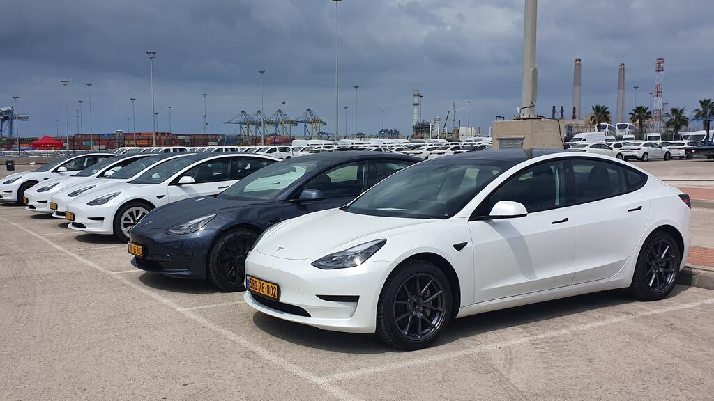  Новые машины Tesla в порту Ашдода