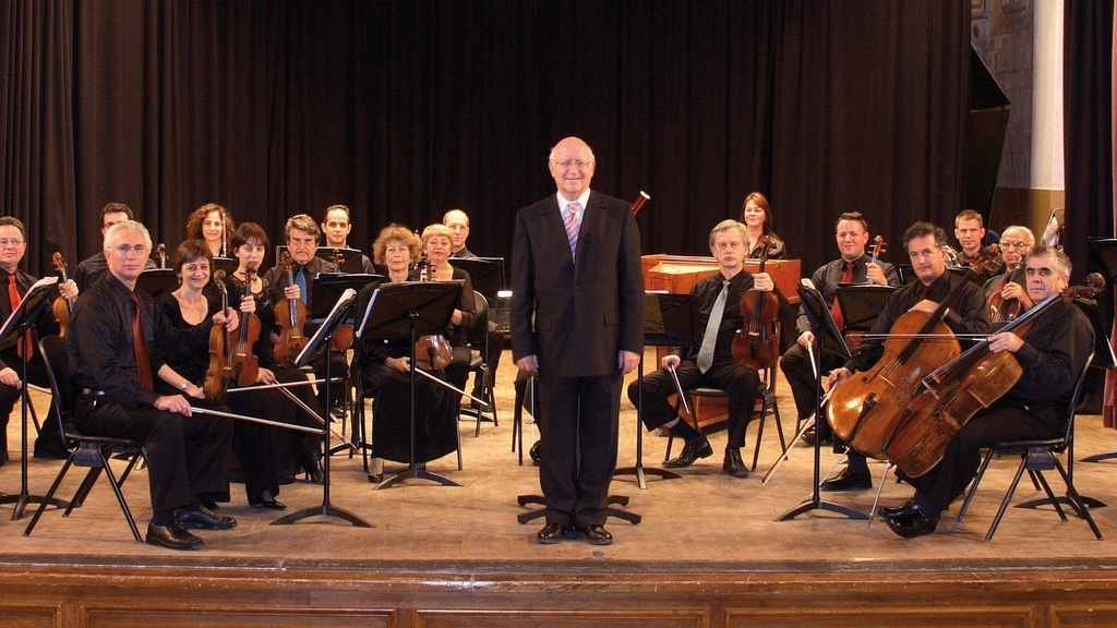 Conductor Avner Biron with the Israel Camerata Orchestra 
