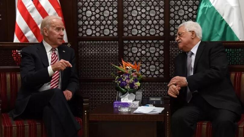 US Vice President Joe Biden (R) and Palestinian president Mahmud Abbas talk during a meeting at the presidential compound in the city of Ramallah, in the West Bank