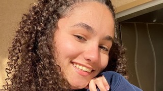 עפרי בוטבול, תלמידת יב מאופקים שהצילה קשיש שנקלע לאפיסת כוחות ונפל בביתו תשיא משואה בערב יום העצמאות