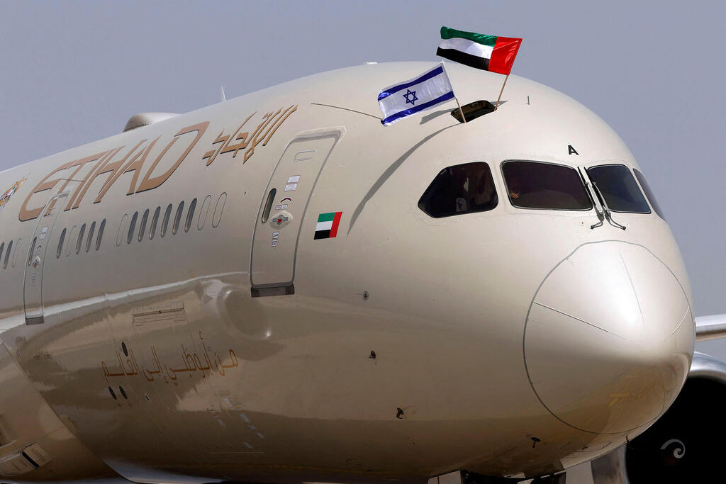 n Etihad Airways Boeing 787-9 "Dreamliner" aircraft displays Israeli and Emirati flags after landing upon arrival from the United Arab Emirates (UAE) at Israel's Ben Gurion Airpor
