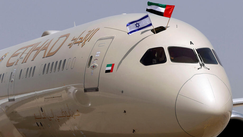 n Etihad Airways Boeing 787-9 "Dreamliner" aircraft displays Israeli and Emirati flags after landing upon arrival from the United Arab Emirates (UAE) at Israel's Ben Gurion Airpor