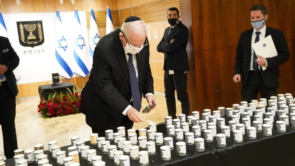 ראובן ריבלין בטקס הדלקת נר יזכור ליום השואה בכנסת