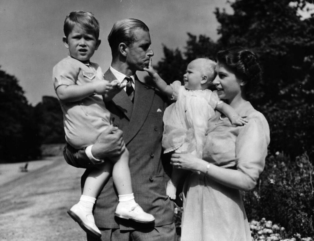 המלכה אליזבת הנסיך פיליפ והילדים