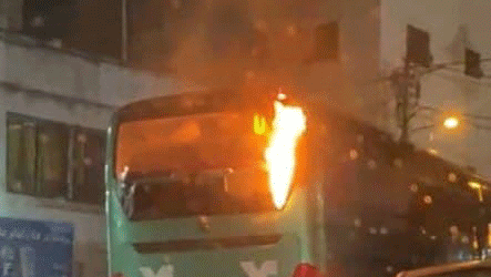 נזק לאוטובוס שנכנס לשכונת עיסאוויה במזרח ירושלים