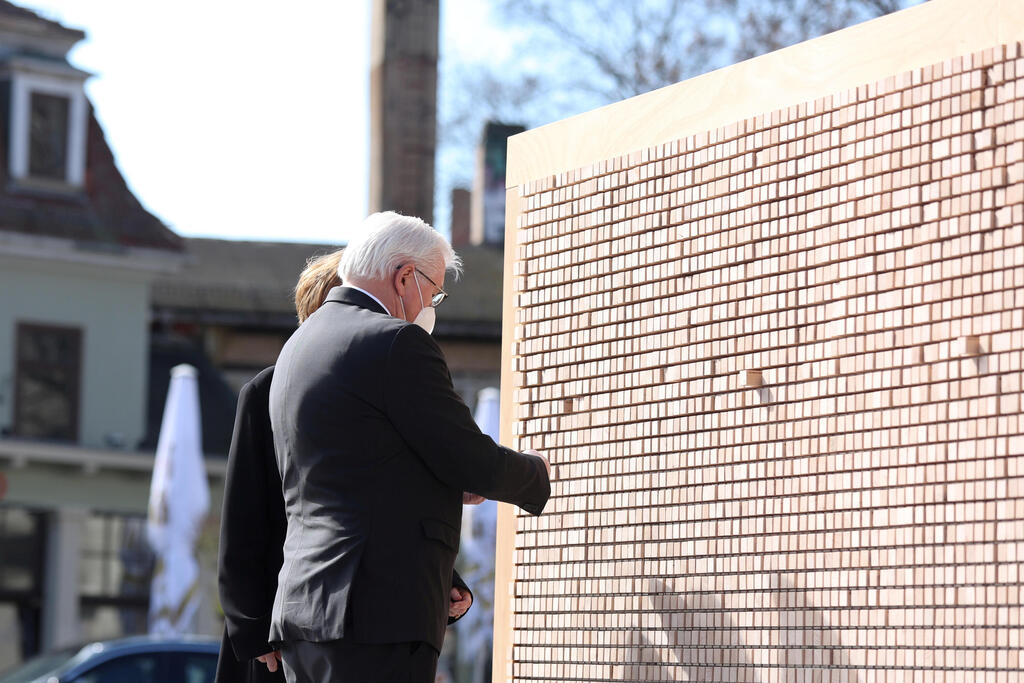 German President Steineier and wife at a commemorative wall at Buchenwald on the anniversary of its liberation 