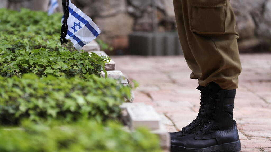 Israel's national cemetery at Mount Herzl in Jerusalem (Photo: Reuters) הר הרצל בירושלים