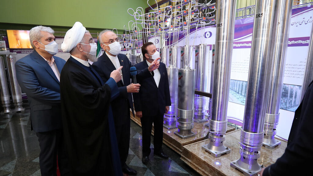 Rouhani inspect Natanz nuclear facility 