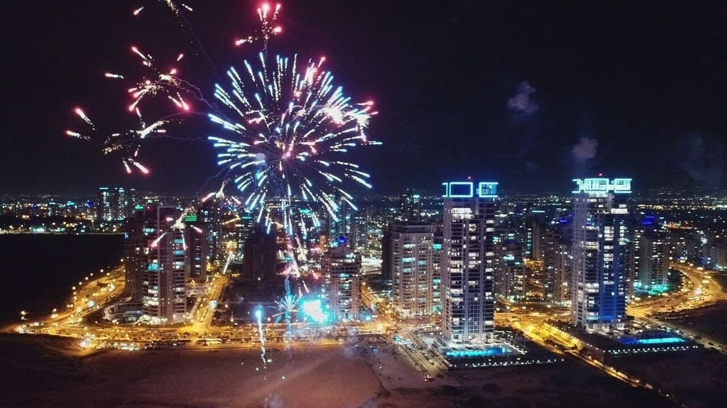 Fireworks in Netanya for Independence Day (Photo: Ron Eliahu) נתניה