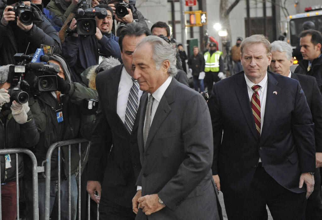 Bernard Madoff arrives at Manhattan federal court, Thursday, March 12, 2009, in New York 