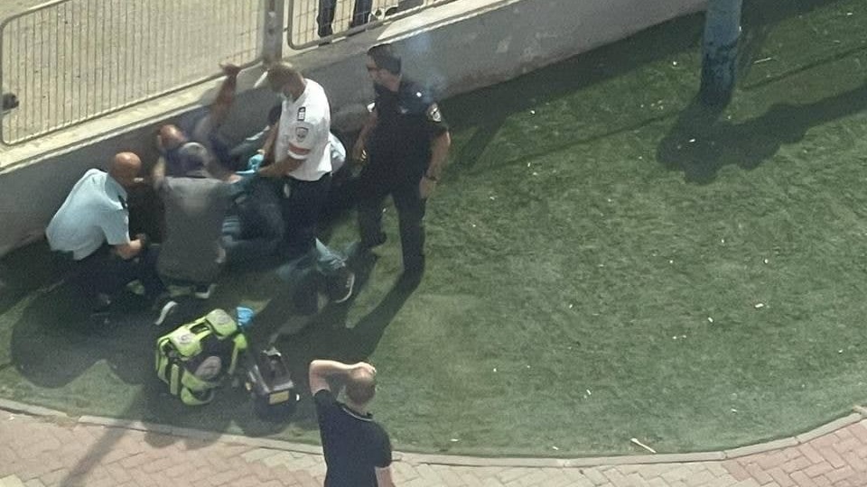 שוטר נפצע קל מדקירה בלוד