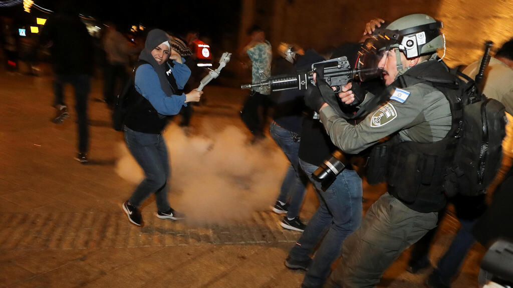עימותים עם מפגינים במזרח ירושלים בהם מספר עצורים ושוטר שנפצע