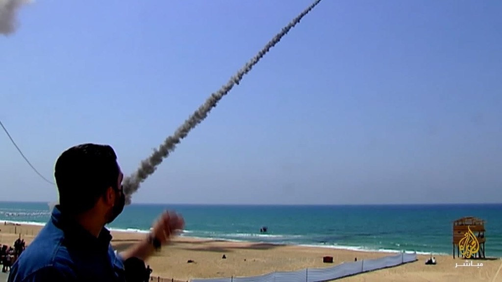 חמאס בשיגור רקטות לעבר הים