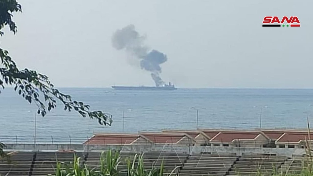 אש פרצה במכלית נפט ליד נמל בסוריה; הערכה: כלי טיס לא מאויש תקף