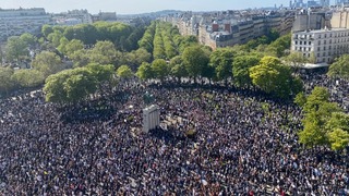 כ-20 אלף מחברי הקהילה היהודית בפריז - בהפגנת ההמונים נגד פסיקת בית המשפט העליון במדינה ששחררה את הרוצח האנטישמי