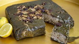  חגיגית: עוגת עלי גפן ממולאת באורז