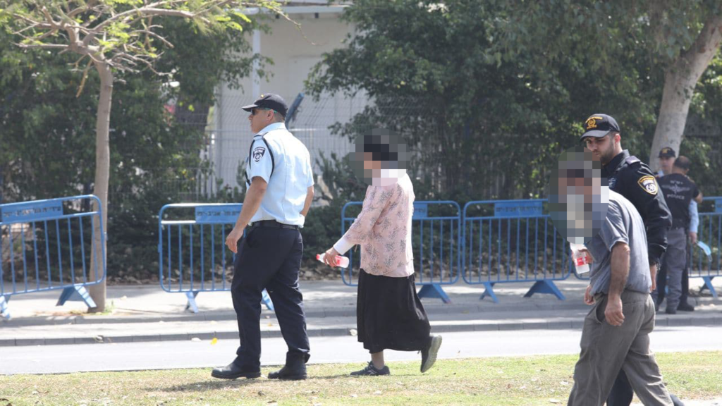 משפחות מחפשות מידע על יקיריהן באבו כביר