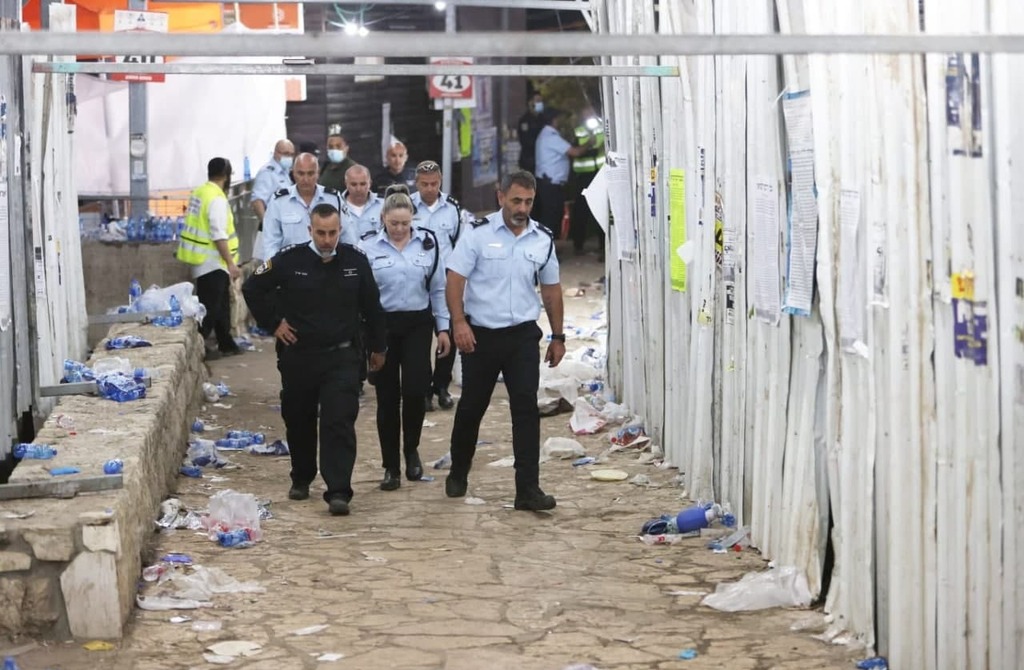 Полиция место трагедии на горе Мерон наутро после давки (Фото: Гиль Нехуштан) הבוקר שאחרי האסון בהר מירון