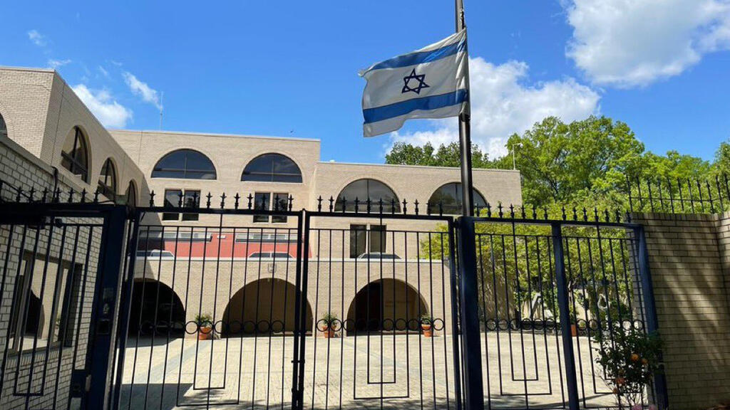 דגל ישראל חצי התורן שגרירות ישראל ב וושינגטון ארה"ב