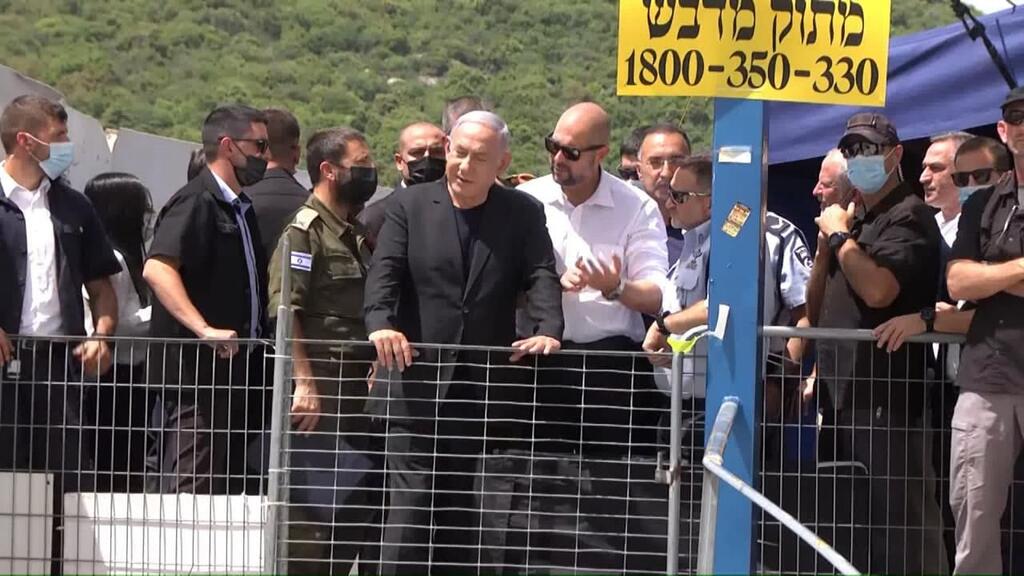 Benjamin Netanyahu at Meron after the incident (Photo: Moshe Mizrahi) צעקות לעבר בנימין נתניהו בהר מירון לאחר האסון