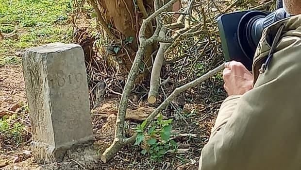 נהג טרקטור הזיז אבן דרך שמסמנת את גבול בלגיה צרפת
