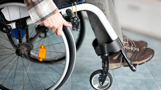 כיסא כסא גלגלים נכה סיעודי אילוס אילוסטרציה