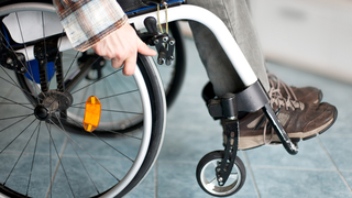 כיסא כסא גלגלים נכה סיעודי אילוס אילוסטרציה