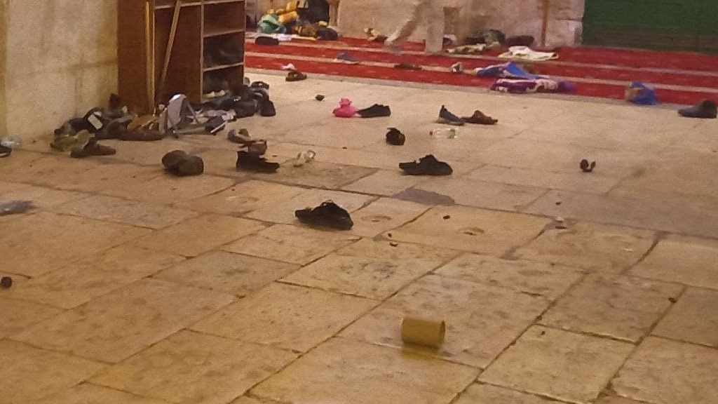  После беспорядков у входа в мечеть
