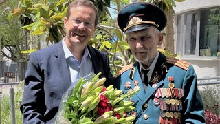 Глава Сохнута Ицхак Герцог и ветеран Михаил Кано