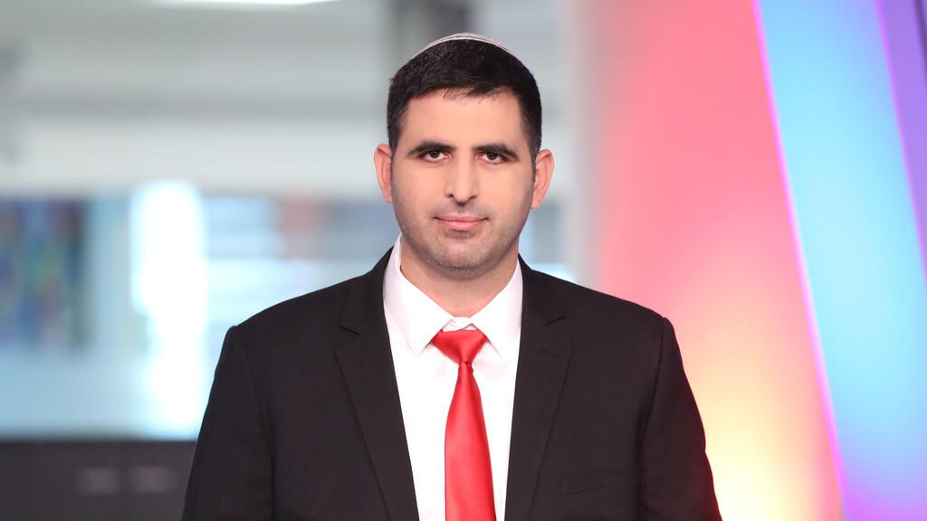 Шломо Кари (Фото: Адар Йоавиан) שלמה קרעי באולפן ynet