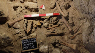 מאובנים של ניאנדרטלים התגלו במערה ליד רומא איטליה